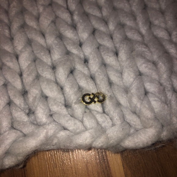 Cole Haan grey chunky knit infinity scarf neck warmer - Picture 5 of 5